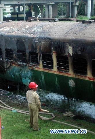 PAKISTAN-LAHORE-TRAIN-BURNT