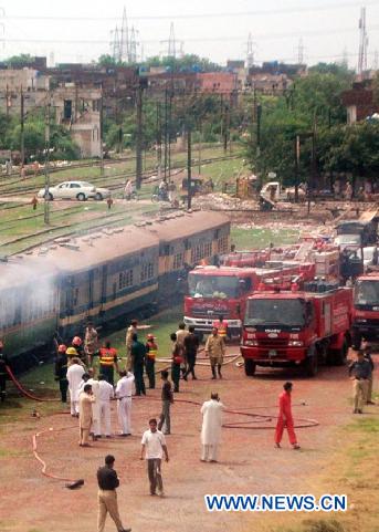 PAKISTAN-LAHORE-TRAIN-BURNT