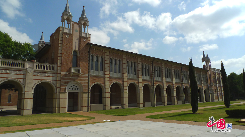 The campus of the William Marsh Rice University, which includes a number of buildings, designed primarily in the Byzantine architectural style. Commonly referred to as Rice University or Rice, it is a private research university located in Houston, Texas, United States. [Photo by Xu Lin / China.org.cn]