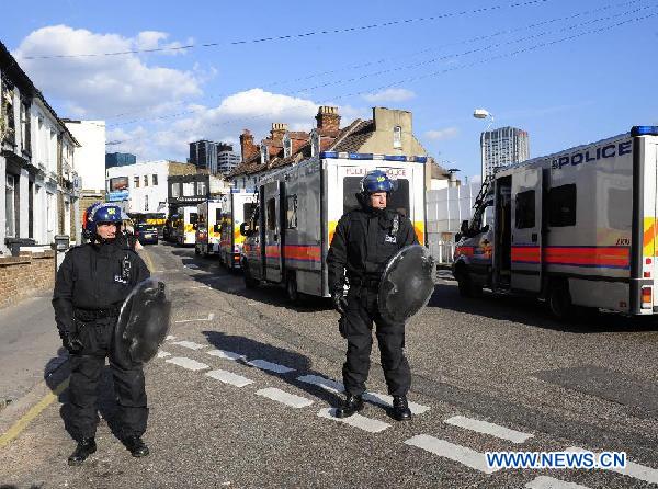 BRITAIN-LONDON-RIOT-POLICE