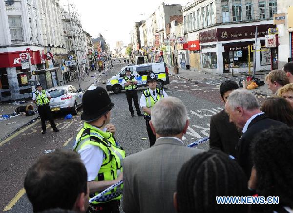 BRITAIN-LONDON-RIOT-POLICE