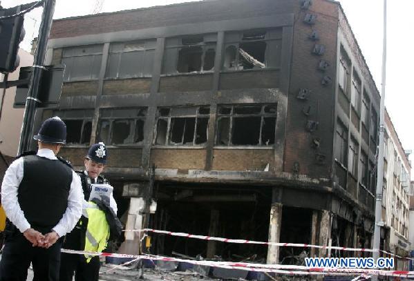 BRITAIN-LONDON-RIOTS-POLICE