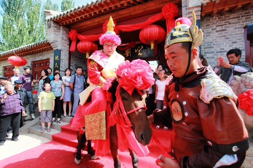 Western Xia wedding debuts in Yinchuan