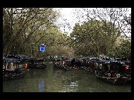 Located 30 kilometers east of Huzhou, Zhejiang Province, Nanxun Ancient Town is a famous historical and cultural town with a history of 1400 years. Due to the development of silk market and silk industry, it has become an important commercial town in Zhejiang Province. In poems, it is described as 'thousands of households gather here on this water town market, and fishing boats and merchant vessels call at it side by side.' [执着的影友/bbs.fengniao]