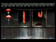 Located 30 kilometers east of Huzhou, Zhejiang Province, Nanxun Ancient Town is a famous historical and cultural town with a history of 1400 years. Due to the development of silk market and silk industry, it has become an important commercial town in Zhejiang Province. In poems, it is described as 'thousands of households gather here on this water town market, and fishing boats and merchant vessels call at it side by side.' [执着的影友/bbs.fengniao]
