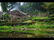 Yaoli town in Jing Dezhen city is the birthplace of Jingde Zhen Porcelain. Back in the Tang dynasty (618-907), porcelain workshops were built there and have existed ever since. It is a picturesque town full of art atmosphere.[zhenghai/bbs.fengniao]