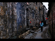 Yaoli town in Jing Dezhen city is the birthplace of Jingde Zhen Porcelain. Back in the Tang dynasty (618-907), porcelain workshops were built there and have existed ever since. It is a picturesque town full of art atmosphere.[zhenghai/bbs.fengniao]