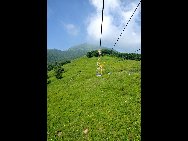 Lingshan Mountain is crowned as the highest mountain on the outskirts of Beijing. The top of the mountain is covered with snow all year round. It has the typical landform of a plateau with gentle slopes. As a matter of fact, July and early August are the spring time for Lingshan, when meadows thrive with green grass and languid white sheep wander across the meadow. It is also surprising to see mountain yaks which are known as the 'boat of the plateau' there. [妞妞她爸/bbs.fengniao]