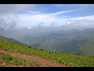Lingshan Mountain is crowned as the highest mountain on the outskirts of Beijing. The top of the mountain is covered with snow all year round. It has the typical landform of a plateau with gentle slopes. As a matter of fact, July and early August are the spring time for Lingshan, when meadows thrive with green grass and languid white sheep wander across the meadow. It is also surprising to see mountain yaks which are known as the 'boat of the plateau' there. [妞妞她爸/bbs.fengniao]