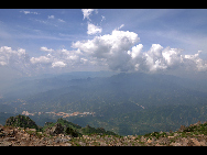 Lingshan Mountain is crowned as the highest mountain on the outskirts of Beijing. The top of the mountain is covered with snow all year round. It has the typical landform of a plateau with gentle slopes. As a matter of fact, July and early August are the spring time for Lingshan, when meadows thrive with green grass and languid white sheep wander across the meadow. It is also surprising to see mountain yaks which are known as the 'boat of the plateau' there. [妞妞她爸/bbs.fengniao]
