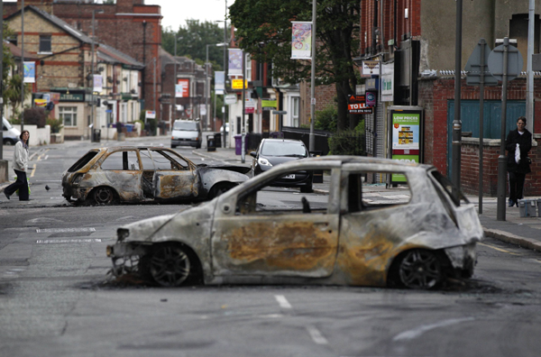 Burned out shells of cars block a road after overnight rioting and looting in the neighbourhood of Toxteth in Liverpool, northern England August 10, 2011. [Xinhua]