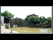 Zhouzhuang, one of the most famous water towns in China, is sited in Kunshan City, 30 kilometers southeast of Suzhou. With a history of more than 900 years, it keeps the style and pattern of an ancient water village. It is noted for its profound cultural heritage, well-preserved ancient residential houses, elegant watery views, and traditions and customs with a strong local flavor. [D80对酒当歌/bbs.fengniao]