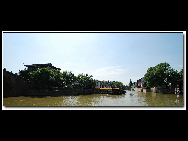 Zhouzhuang, one of the most famous water towns in China, is sited in Kunshan City, 30 kilometers southeast of Suzhou. With a history of more than 900 years, it keeps the style and pattern of an ancient water village. It is noted for its profound cultural heritage, well-preserved ancient residential houses, elegant watery views, and traditions and customs with a strong local flavor. [D80对酒当歌/bbs.fengniao]