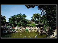 Zhouzhuang, one of the most famous water towns in China, is sited in Kunshan City, 30 kilometers southeast of Suzhou. With a history of more than 900 years, it keeps the style and pattern of an ancient water village. It is noted for its profound cultural heritage, well-preserved ancient residential houses, elegant watery views, and traditions and customs with a strong local flavor. [D80对酒当歌/bbs.fengniao]