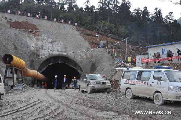 CHINA-YUNNAN-TUNNEL-COLLAPSE (CN)