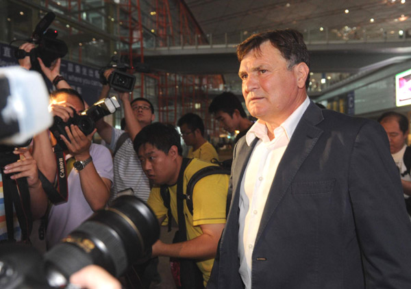 Camacho is interviewed upon his arrival at Beijing Capital International Airport, Beijing, Aug 13, 2011. [Photo/Xinhua]