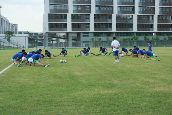 Young footballers strive to make the knockout stage