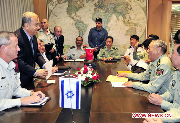 Chen Bingde (2nd R), chief of the General Staff of the People's Liberation Army of China, meets with Israeli Defense Minister Ehud Barak in Tel Aviv, on Aug. 14, 2011. [Yin Dongxun/Xinhua]