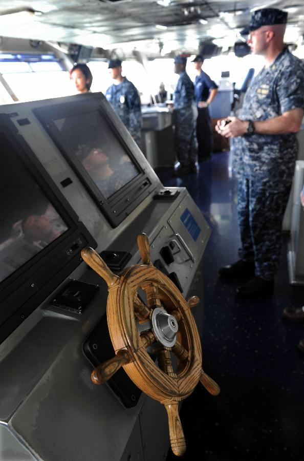  Photo taken on Aug. 13, 2011 shows the manual rudder used in case of the malfunction of electric equipment on the USS Ronald Reagan Aircraft Carrier in Hong Kong. The USS Ronald Reagan Aircraft Carrier and its three support ships arrived in Hong Kong on Friday for a four-day port visit, which is its fourth visit here. [Chen Xiaowei/Xinhua]