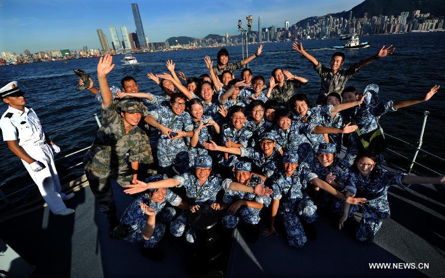 CHINA-HONG KONG-UNIVERSITY STUDENTS-PLA-VISIT (CN)