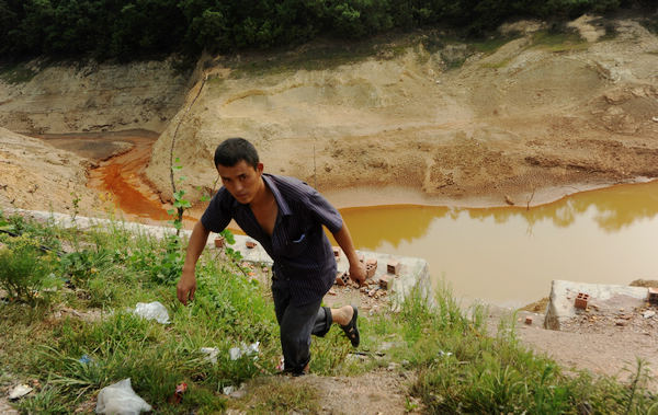 A pond in Qujing, Yunnan province, which was heavily contaminated by illegally dumped toxic industrial waste. [China Daily] 