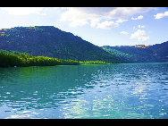 As a part of the Ha'nasi Lake area, Ha'nasi Nature Reserve lies in the northern part of Burqin County, Xinjiang Uygur Autonomous Region. It was established in 1980 as the 'pure land of the world' due to its unspoiled original natural scenery.The entire nature reserve occupies 2,200 square kilometers and contains snow mountains, glaciers, forests, flowers, lakes, meadows and almost all varieties of natural beauty. [初歌123/bbs.fengniao]