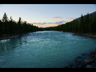 As a part of the Ha'nasi Lake area, Ha'nasi Nature Reserve lies in the northern part of Burqin County, Xinjiang Uygur Autonomous Region. It was established in 1980 as the 'pure land of the world' due to its unspoiled original natural scenery.The entire nature reserve occupies 2,200 square kilometers and contains snow mountains, glaciers, forests, flowers, lakes, meadows and almost all varieties of natural beauty. [初歌123/bbs.fengniao]