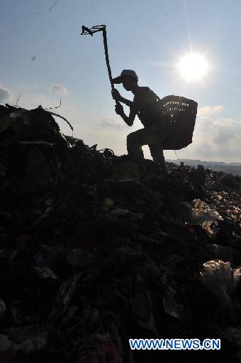 CHINA-GUIZHOU-GUIYANG-CHILDREN IN DUMPING SITE (CN)