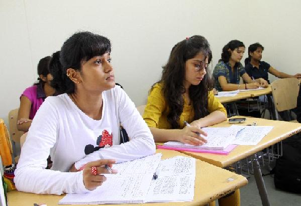 Indian sophomores attend their class of Chinese mordern history in Doon University in Dehradun, northern Indian state of Uttarkand, Aug. 16, 2011. With growing interest of learning Chinese across India, Chinese language classes have expanded into smaller cities like Dehradun in Uttarkand from major cities such as Delhi and Kolkata. Qualified students can get a Chinese language bachelor degree after 3 years of study and can even proceed to a Master degree after two more years. [Anand/Xinhua]