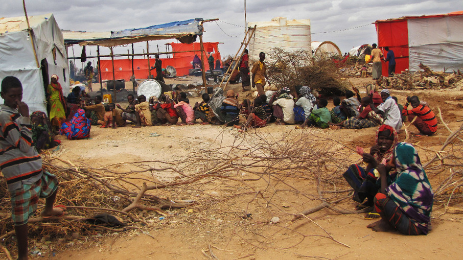 Transit camp. Refugees queue to get a food ration. The transit camp was built to shelter a few hundred people. Until new camps are opened at Liben, it is currently housing over 15,000. [Sisay Zerihun/MSF]