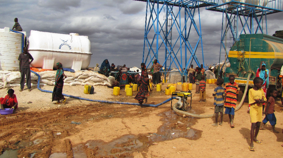 Transit camp. Most of the children admitted with severe malnutrition have diarrhea and are dehydrated. Decent drinking water is a must at the camps. The refugees are not currently getting enough water. [Sisay Zerihun/MSF]