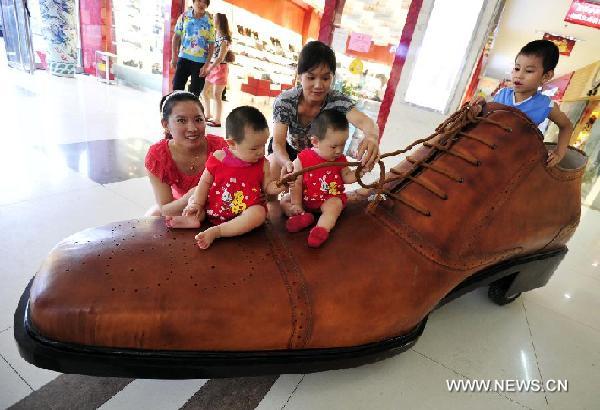 #CHINA-JINAN-SHOE-SHAPED ELECTRIC CAR (CN) 