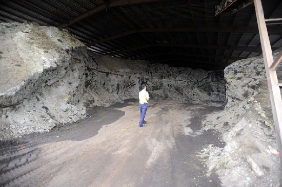 Chromium compounds is heaped up as high as a mountain in the industrial plant, in Qujing, Yunnan Province. [CFP] 