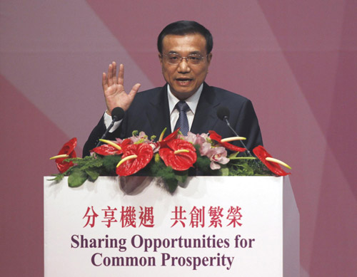 Chinese Vice Premier Li Keqiang addresses an economic forum in Hong Kong, August 17, 2011.