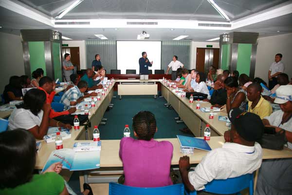 China.org.cn executives meet with members of the Seminar for Developing Countries' Press Officials on August 18, 2011. [China.org.cn]