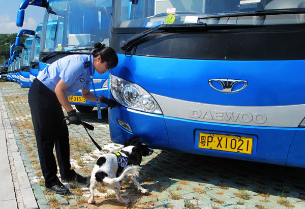 Dogs at work help ensure Universiade safety