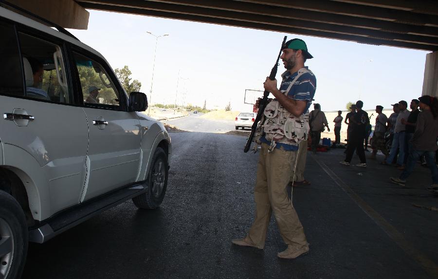 （晚报）（5）利比亚反政府武装与政府军在扎维耶继续交战