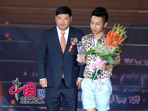 Wang Lin won the golden award of swimsuit cloth/patterns design contest.