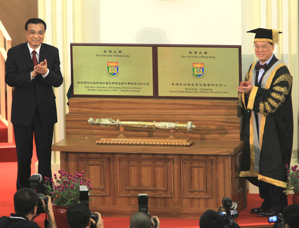 China's Vice-Premier Li Keqiang (L) attends a celebration ceremony marking the centennial anniversary of the founding of the Hong Kong University, Hong Kong, Aug 18, 2011. [Edmond Tang/chinadaily.com.cn] 