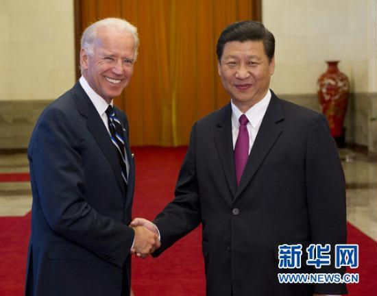 Chinese Vice President Xi Jinping (R) holds a welcoming ceremony for U.S. Vice President Joe Biden in Beijing, capital of China, Aug. 18, 2011.