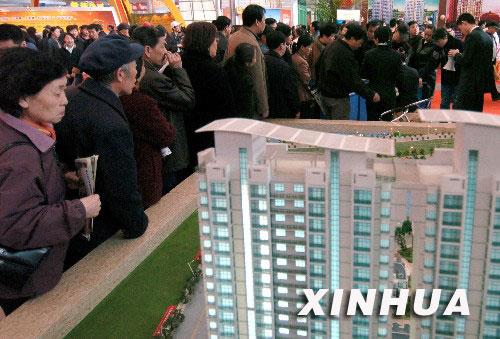 New home prices in three first-tier cities, Beijing, Shanghai and Shenzhen, were the same in July as they were in June, the National Bureau of Statistics (NBS) said on Thursday. 