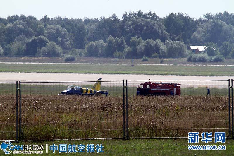 An aircraft of the Latvian aerobatic group runs off the runway during its landing at the 10th Moscow International Air Show (MAKS) at the Zhukovsky airfield outside Moscow, Russia, Aug. 18, 2011. No injury was caused to the pilot and no damage was done to the plane. MAKS 2011 air show entered the third day on Thursday, attracting 793 companies from 40 countries and regions to participate in. [Xinhuanet/China Aviation News]