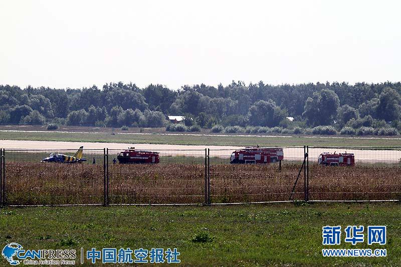 An aircraft of the Latvian aerobatic group runs off the runway during its landing at the 10th Moscow International Air Show (MAKS) at the Zhukovsky airfield outside Moscow, Russia, Aug. 18, 2011. No injury was caused to the pilot and no damage was done to the plane. MAKS 2011 air show entered the third day on Thursday, attracting 793 companies from 40 countries and regions to participate in. [Xinhuanet/China Aviation News]