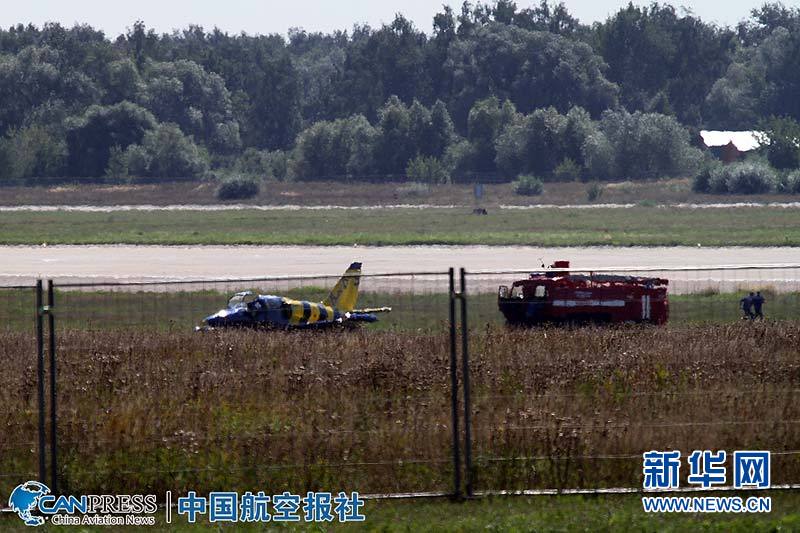 An aircraft of the Latvian aerobatic group runs off the runway during its landing at the 10th Moscow International Air Show (MAKS) at the Zhukovsky airfield outside Moscow, Russia, Aug. 18, 2011. No injury was caused to the pilot and no damage was done to the plane. MAKS 2011 air show entered the third day on Thursday, attracting 793 companies from 40 countries and regions to participate in. [Xinhuanet/China Aviation News]