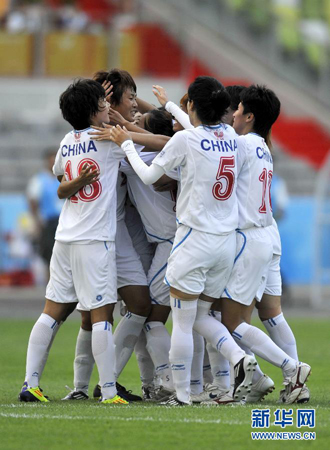 Chinese players celebrate the goal during the 1/4 final of women's soccer at the 26th Summer Universiade, Shenzhen, South China's Guangdong Province, on August 17, 2011. China defeat Russia by 4:1. (Photo by Chen Yehua) 