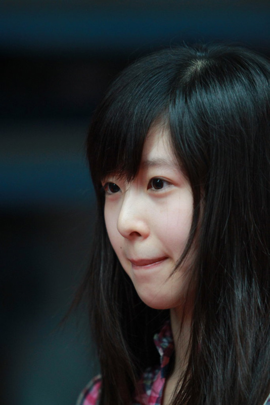 Zhang Zetian, popular internet girl and Nanjing Foreign Language School beauty &quot;Milk Tea MM&quot;, attracts eyeball during her registration in Tsinghua ... - 000d87ad41a00fb80f932b