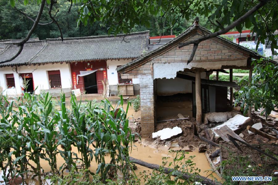 Photo taken on Aug. 18, 2011 shows damaged buildings in Huixian County, northwest China&apos;s Gansu Province. A flood hit the county Wednesday night, leaving 120 houses collapsed and 842 houses damaged. [Xinhua]