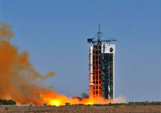 An experimental orbiter in China's Shi-Jian satellite series, SJ-11-03, boosted by a Long-March II-C rocket carrier, lifts off from the Jiuquan Satellite Launch Center in northwest China's Gansu Province, July 6, 2011. 