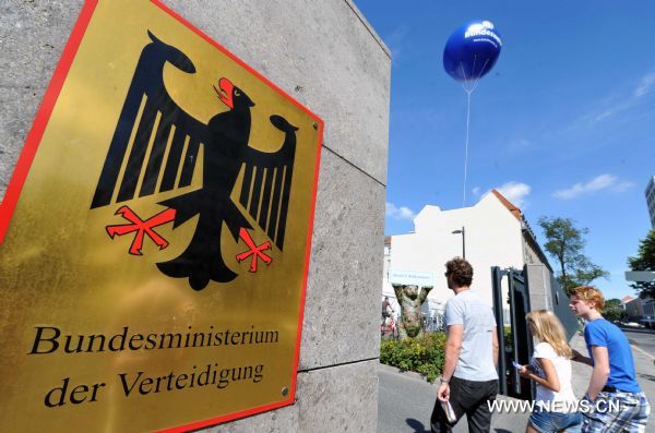 People visit the German Defense Ministry during the government open day event in Berlin, Germany, Aug. 20, 2011. [Xinhua/Ma Ning]