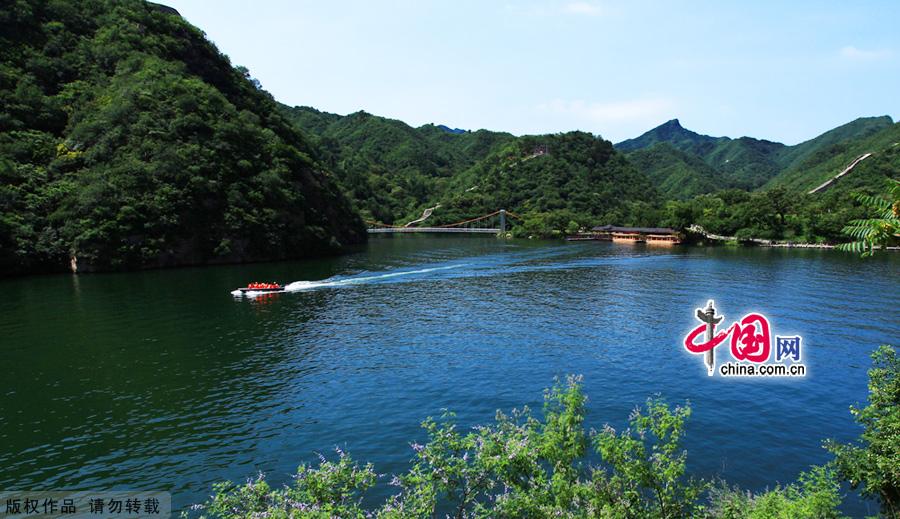 The Huanghuacheng Lakeside Great Wall Reserve, which is located in Huairou District of Beijing City, has the grandeur of the Great Wall as well as the stillness of Haoming Lake.This part of the Great Wall was the North Gate of ancient Beijing in the Ming Dynasty. Being divided by the lake, it became the only 'Great Wall in Water' in Beijing.The Huanghuacheng Lakeside Great Wall has been developed into a National 3A Scenery Site. [China.org.cn]